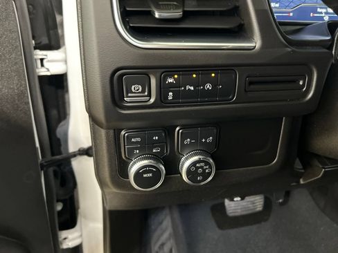 Used 2023 GMC Yukon SLE w/ Gmc Pro Safety Plus Package AWD/4WD image 14