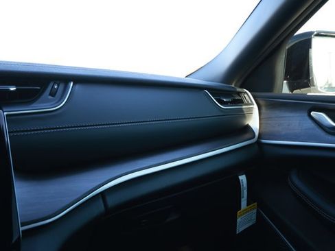 New 2025 Jeep Grand Cherokee L Limited w/ Black Appearance Package image 28