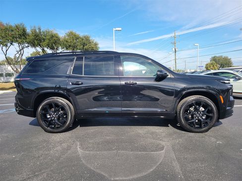 Used 2024 Chevrolet Traverse RS image 5