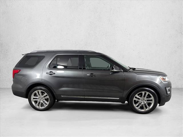 Used 2016 Ford Explorer XLT w/ Equipment Group 202A FWD image 3