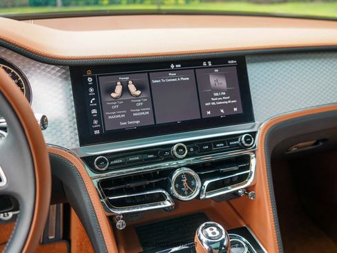 Used 2022 Bentley Flying Spur Plug-In Hybrid image 38