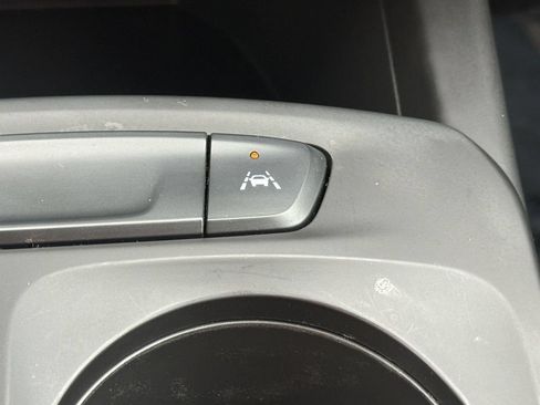 Used 2025 Chevrolet Trax LS FWD image 21