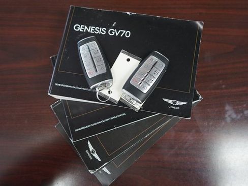 Used 2022 Genesis GV70 2.5T w/ Advanced Package image 63
