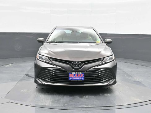 Used 2019 Toyota Camry LE image 7