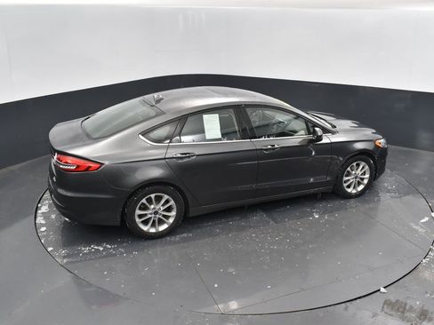 Used 2020 Ford Fusion SE image 32