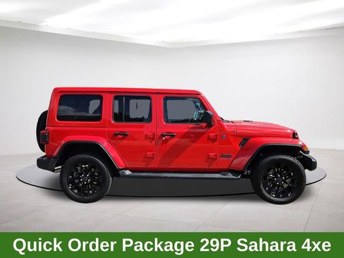 Used 2025 Jeep Wrangler Unlimited Sahara AWD/4WD image 8