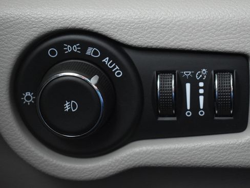 Used 2024 Chrysler Pacifica Touring-L FWD image 20