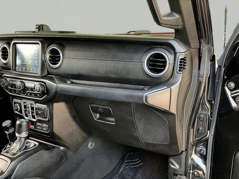 Used 2018 Jeep Wrangler Unlimited Sahara w/ Dual Top Group AWD/4WD image 26
