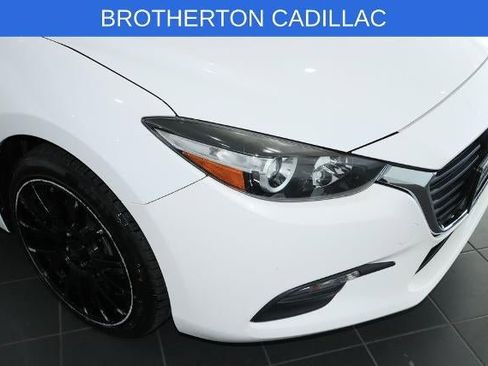 Used 2018 MAZDA MAZDA3 Touring FWD image 11
