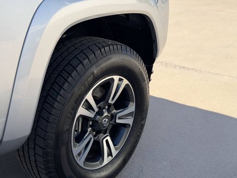 Used 2018 Toyota Tacoma TRD Sport w/ Technology Package RWD image 15