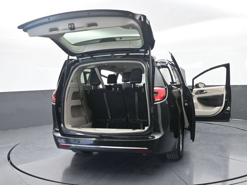 Used 2023 Chrysler Pacifica Touring-L FWD image 72