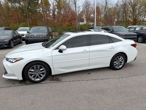 Used 2019 Toyota Avalon XLE image 12