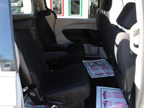 Used 2019 Chrysler Pacifica LX image 15