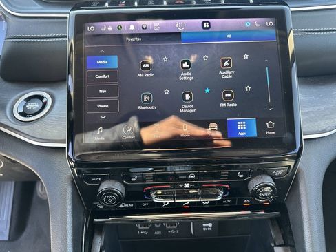 Used 2023 Jeep Grand Cherokee L Limited w/ Black Appearance Package image 32