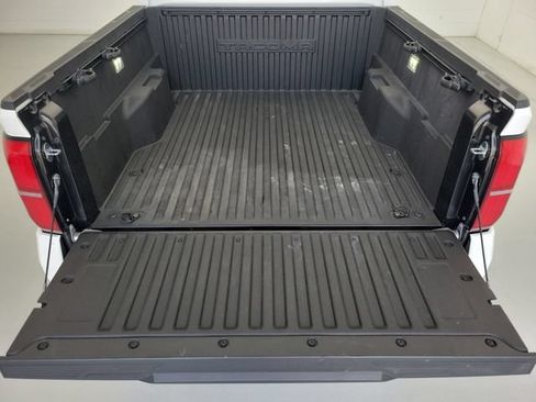Used 2025 Toyota Tacoma SR5 AWD/4WD image 10