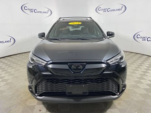 Certified 2024 Toyota Corolla Cross AWD Hybrid w/ Moonroof Package image 2