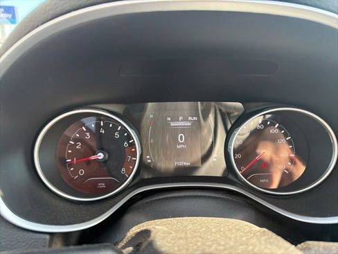 Used 2019 Jeep Compass Latitude w/ Cold Weather Group AWD/4WD image 11