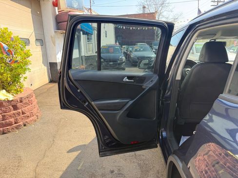 Used 2016 Volkswagen Tiguan S image 28