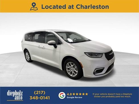 Used 2023 Chrysler Pacifica Touring-L FWD image 1