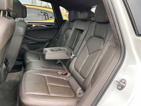 Used 2018 Porsche Macan w/ Premium Package Plus AWD/4WD image 18