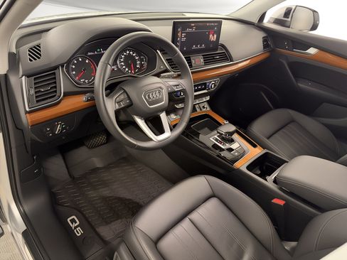 Used 2021 Audi Q5 2.0T Premium w/ Convenience Package AWD/4WD image 4