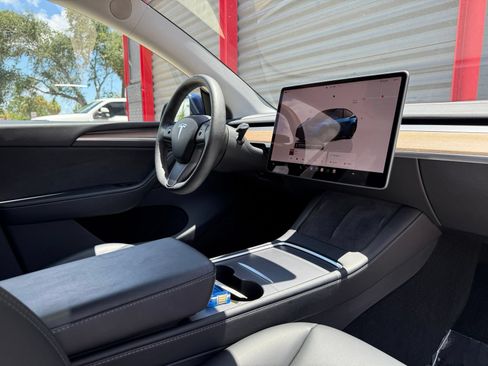 Used 2023 Tesla Model Y Long Range AWD/4WD image 17