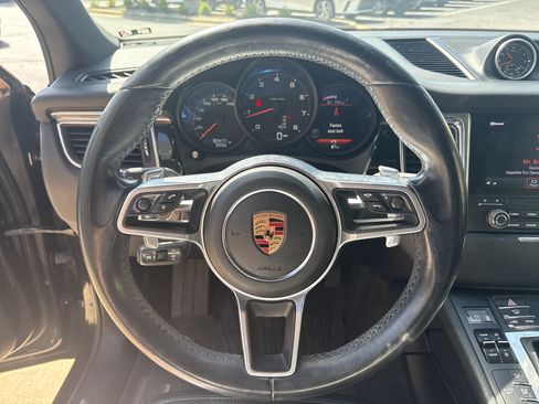 Used 2017 Porsche Macan AWD/4WD image 18