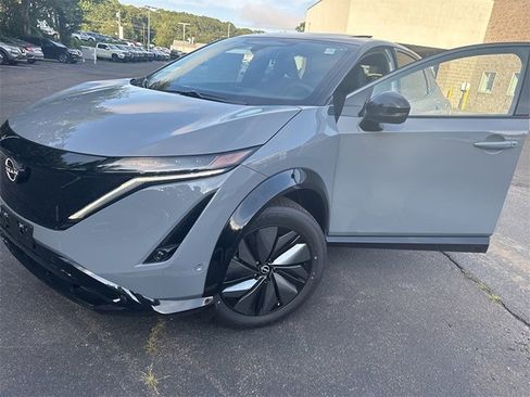 New 2025 Nissan Ariya Platinum image 9