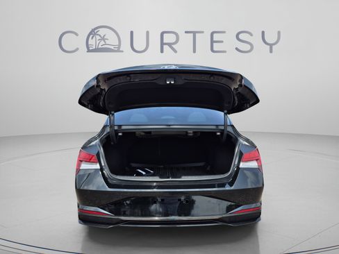 Certified 2023 Hyundai Elantra Limited FWD image 9