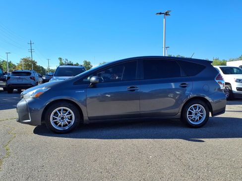 Used 2017 Toyota Prius V Three w/ Carpet Mat Package FWD image 7