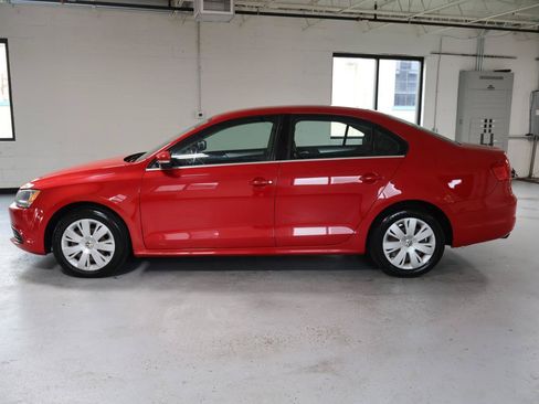 Used 2013 Volkswagen Jetta SE FWD image 4