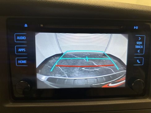 Used 2015 Toyota Sienna LE image 22