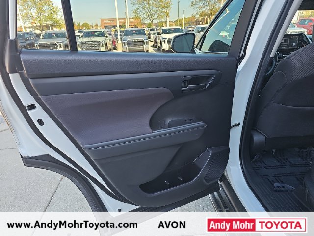 Certified 2022 Toyota Highlander L FWD image 29