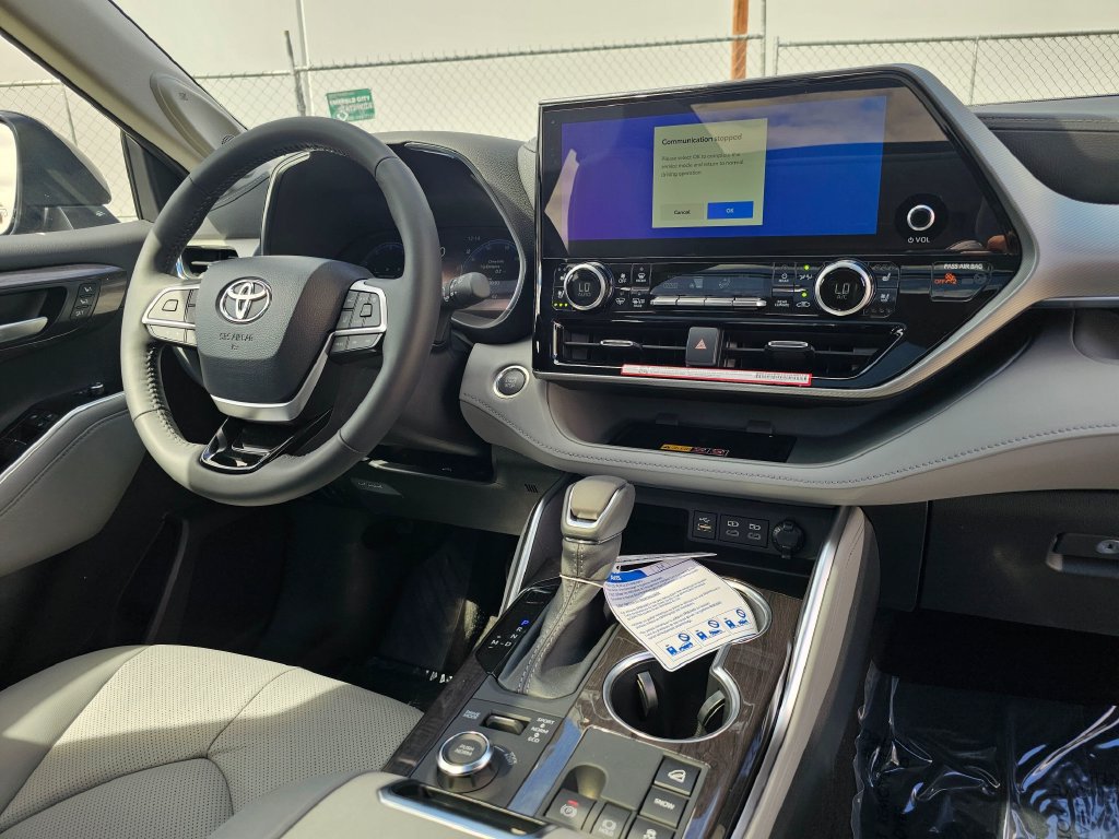 New 2026 Toyota Highlander Platinum AWD/4WD image 11