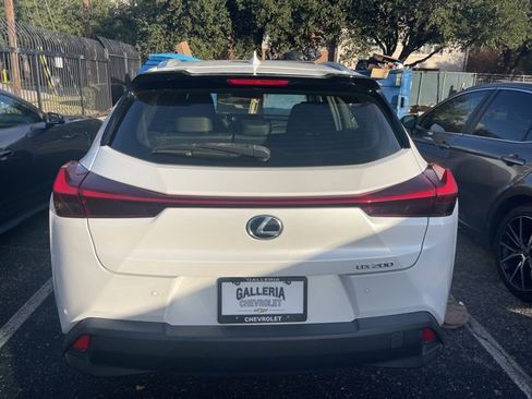 Used 2021 Lexus UX 200 w/ Accessory Package (Z1) image 4