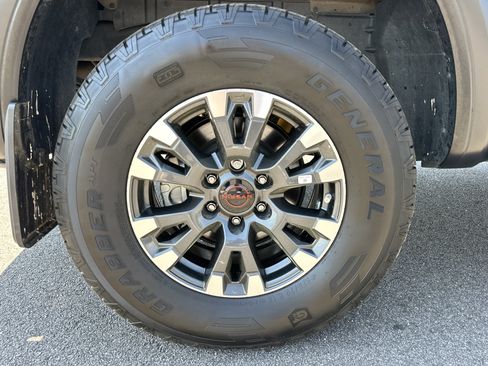 Used 2024 Nissan Titan PRO-4X w/ Pro-4x Convenience Package image 18