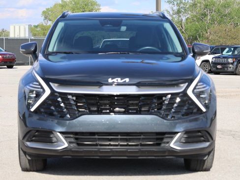 Used 2025 Kia Sportage EX w/ Premium Package FWD image 2