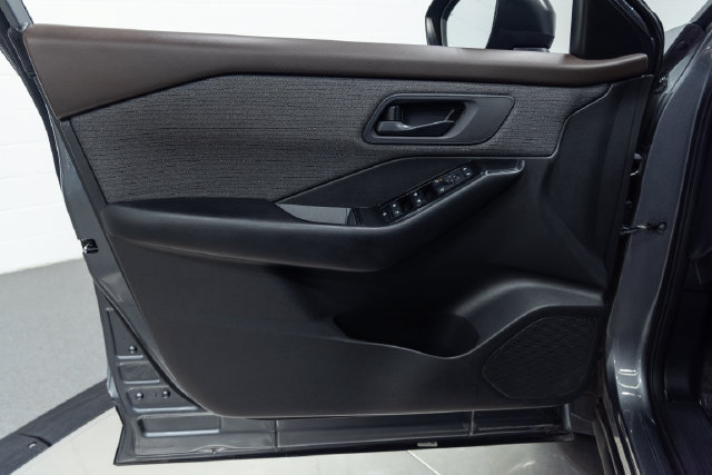 Used 2023 Nissan Rogue S AWD/4WD image 11