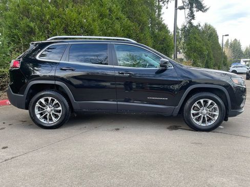 Used 2019 Jeep Cherokee Latitude Plus w/ Comfort/Convenience Group image 3