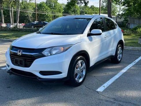 Used 2017 Honda HR-V LX image 4