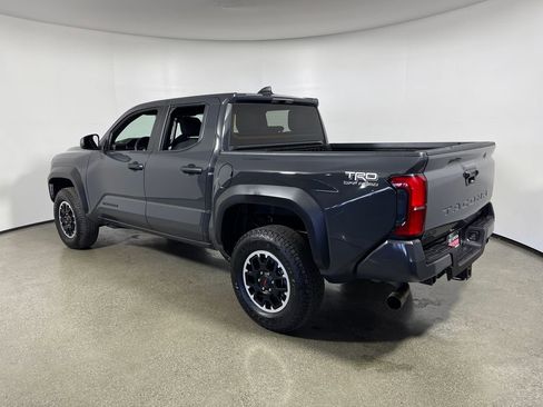 Certified 2025 Toyota Tacoma TRD Off-Road AWD/4WD image 5