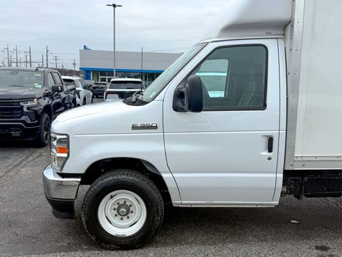 Used 2025 Ford E-350 and Econoline 350 Super Duty w/ Power Equipment Group image 9