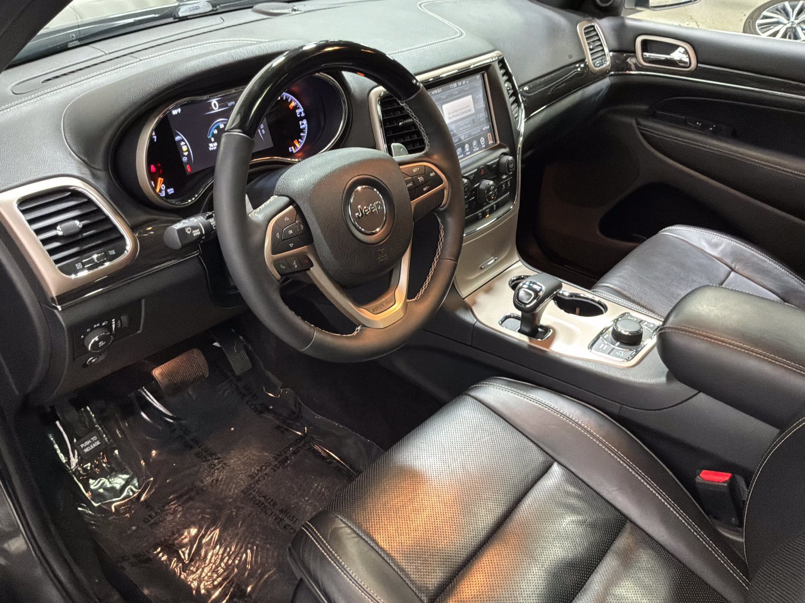 Used 2015 Jeep Grand Cherokee Overland AWD/4WD image 13
