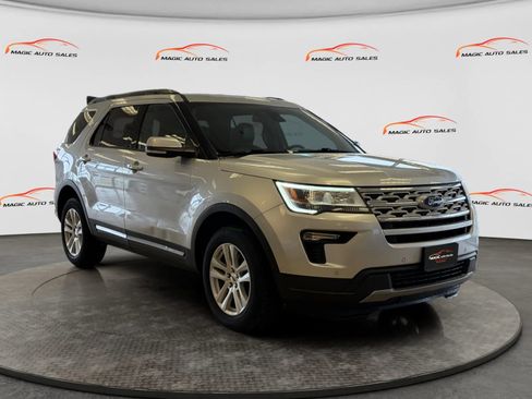 Used 2019 Ford Explorer XLT w/ Equipment Group 202A AWD/4WD image 43