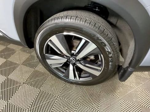 Used 2023 Nissan Rogue SL AWD/4WD image 15