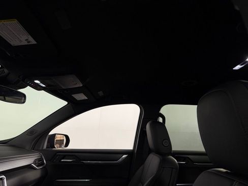 Used 2025 GMC Acadia Elevation w/ Elevation Premium Package image 24