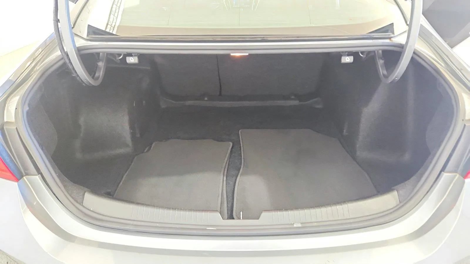 Used 2025 Chevrolet Malibu LT FWD image 36