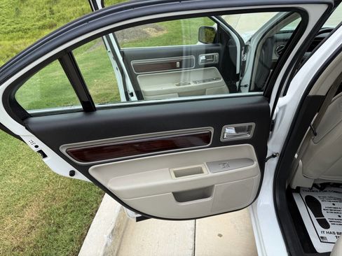 Used 2007 Lincoln MKZ image 16