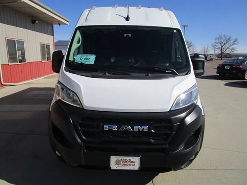 Used 2025 RAM ProMaster 2500 w/ Convenience Group image 4