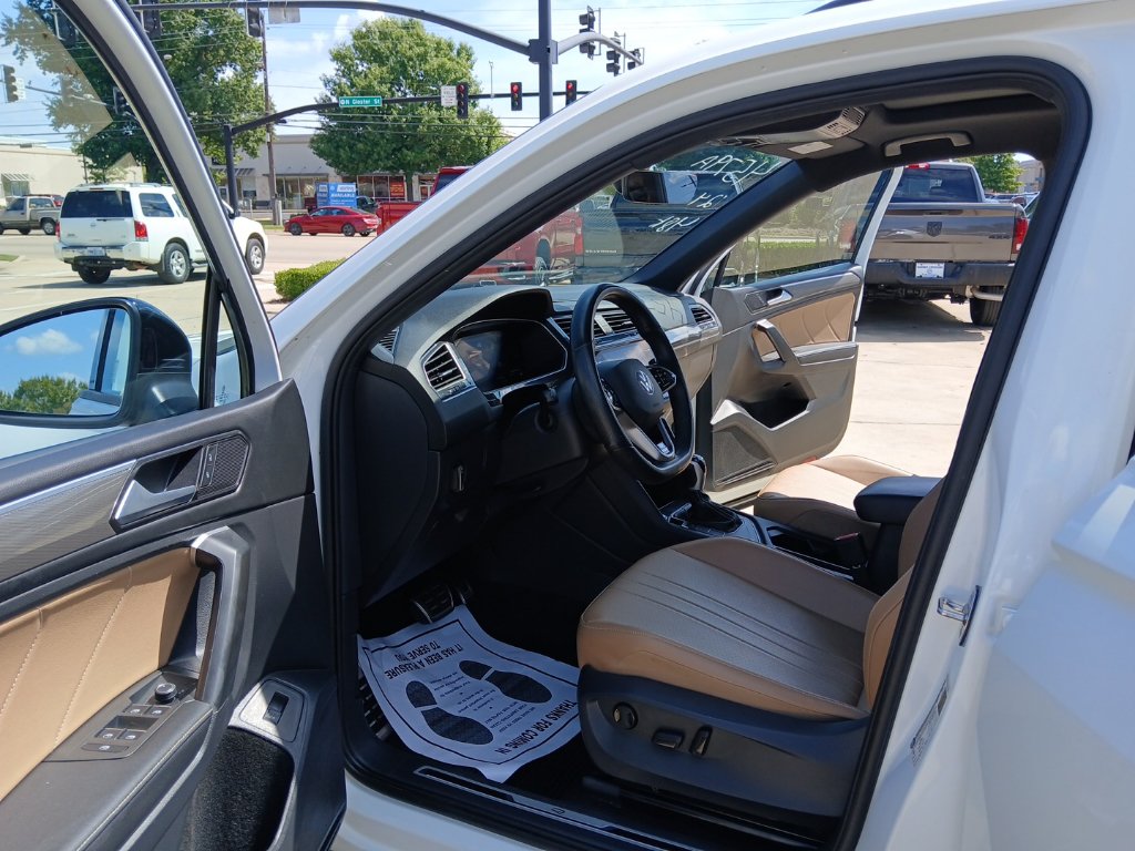 Used 2024 Volkswagen Tiguan SE R-Line w/ MDO Package, Three-Row FWD image 9
